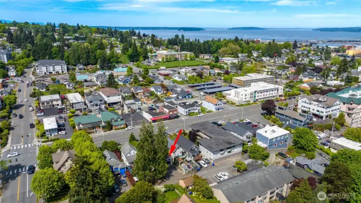 This photo shows the proximity looking Northwest towards Whidbey, Hat, and Camano Islands. This neighborhood has lots of walkable businesses, restaurants, parks, and more!