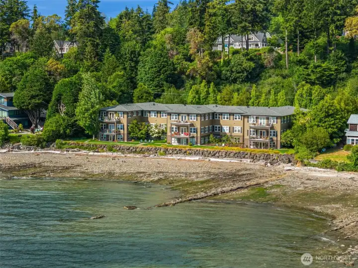 Enjoy exclusive access to the beautiful shared beach reserved for residents of South Beach Condominiums—an idyllic waterfront retreat perfect for relaxing, kayaking, and taking in the panoramic views.