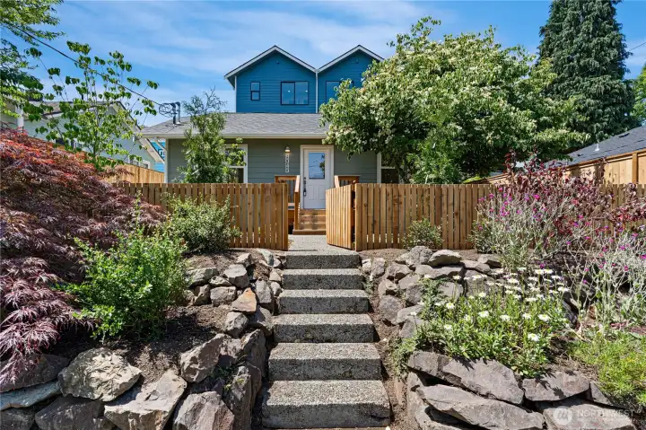 Fully remodeled 3 bedroom bungalow in Roosevelt!