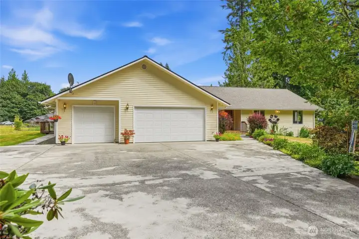 2,488 sq ft home on over 10 acres!