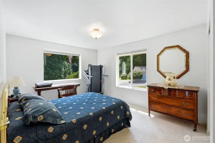 2nd bedroom