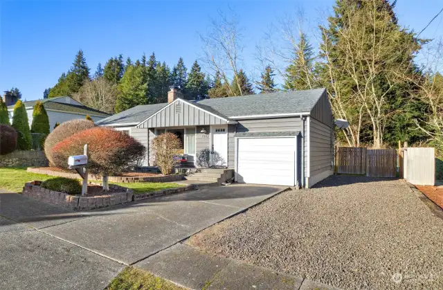 Sweet little one story home in the heart of Bremerton!