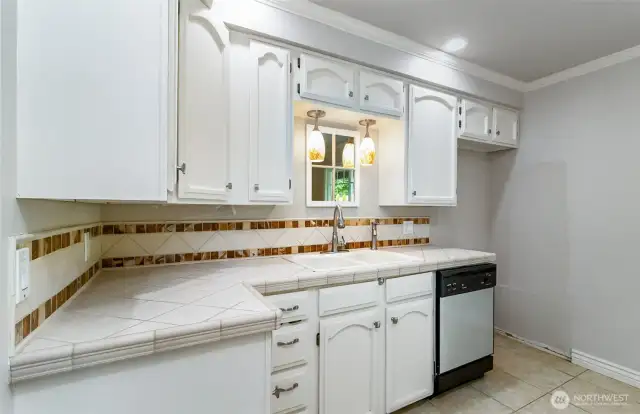 Compact Kitchen Packs alot of Storage & Space~