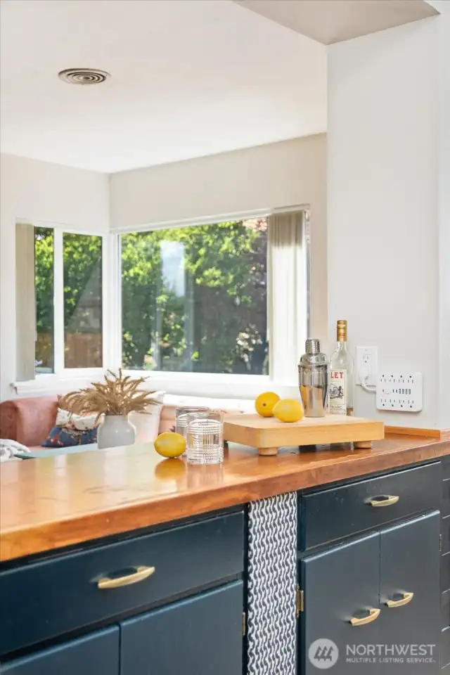 Garden-like views from kitchen to front yard