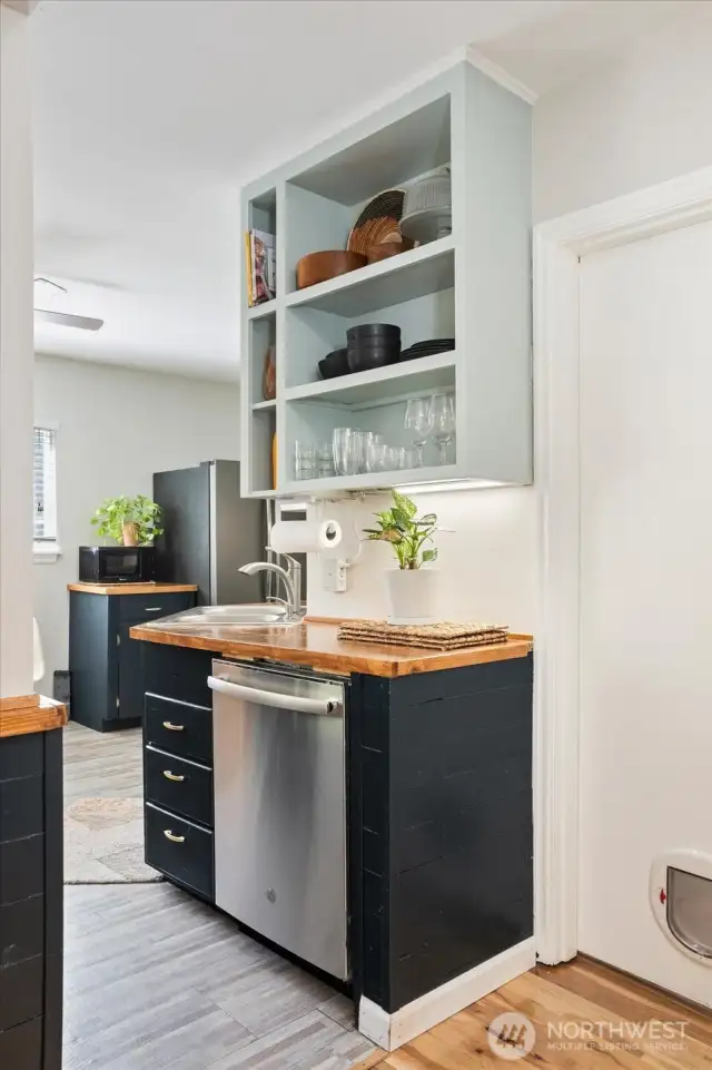 Nearly new dishwasher
