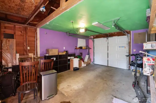 Extra large 1-car garage with room for storage and workbench