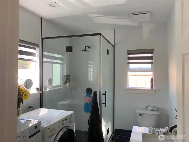 Shower & Laundry