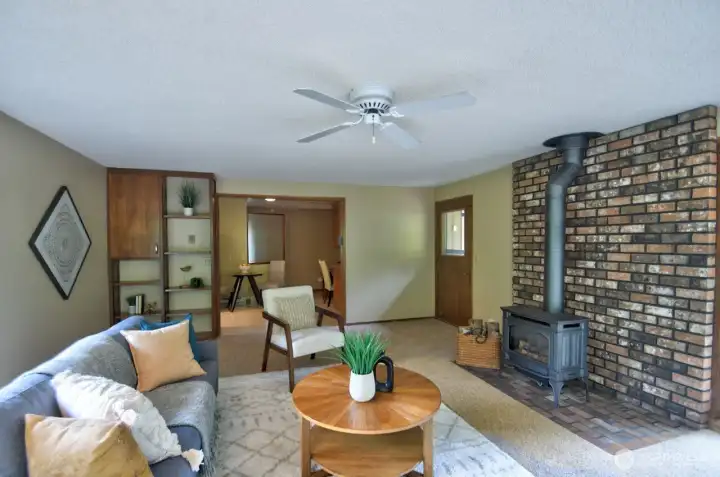 And built-ins carry on the theme from other rooms in the home.