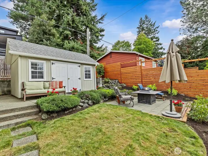 Upper-level Garden space to enjoy the sunsets.
