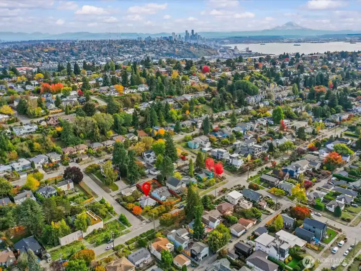 Located a few blocks from the Magnolia Village, and easy access to Downtown Seattle