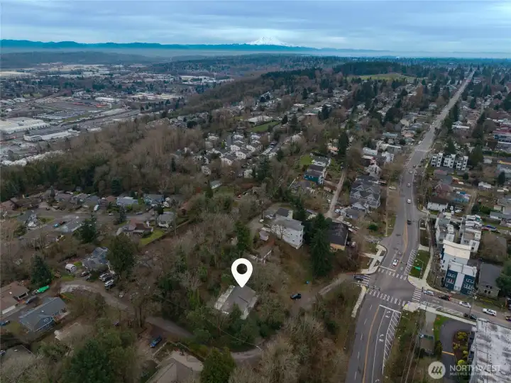 Privacy but close still close to restaurants, shopping, and downtown.