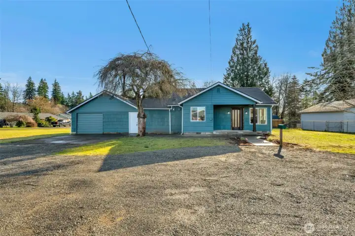 Front of home with lots of parking!