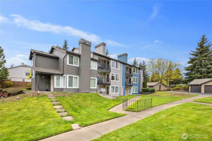 Well-kept community grounds - peaceful green courtyard