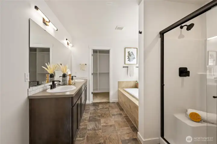 Full en suite bathroom with walk in closet!
