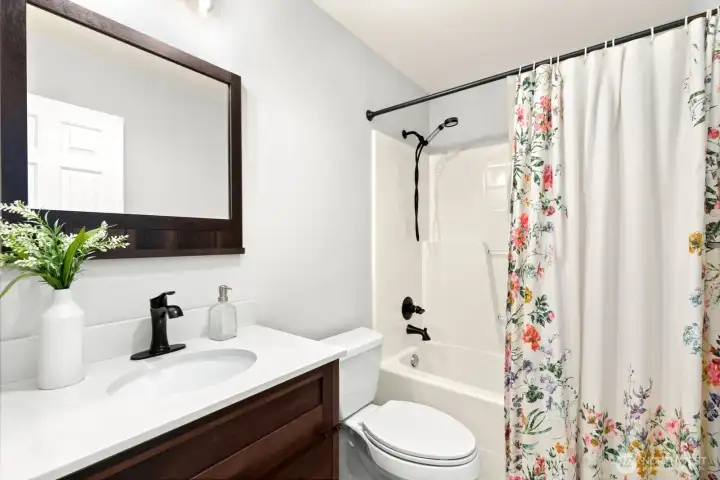Secondary bathroom.
