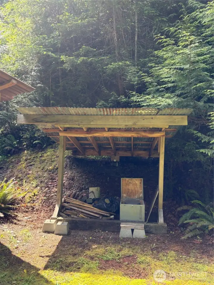 Small shed with a small portable sanican.
