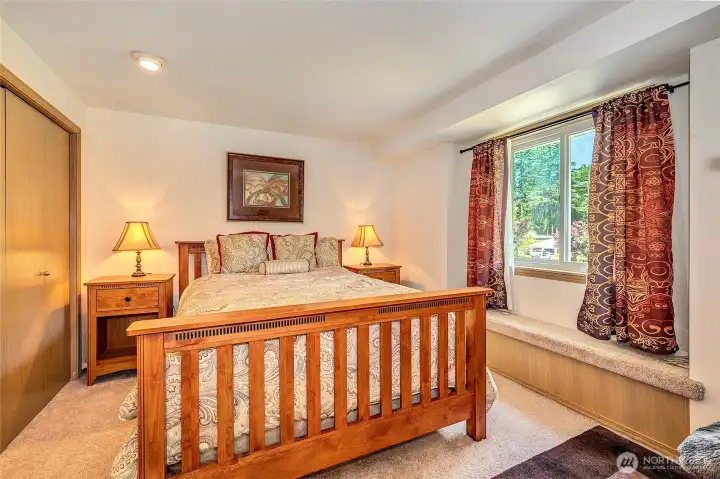 Second upper bedroom.