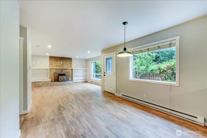 Windows flood the rooms with natural light Windows flood the rooms with natural light