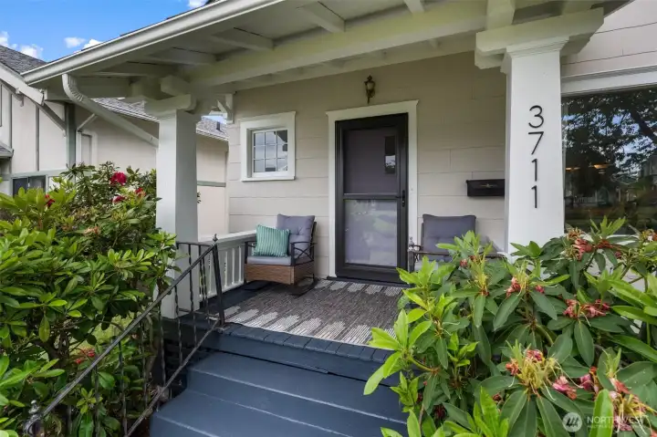 Love a front porch to sit on.