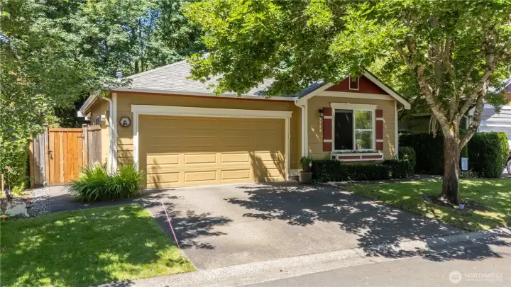 This beautiful home had new roof put on in 2022 and was also painted in 2022. Front yard landscaping is taken care of by the HOA and they are out every Monday. This beautiful home had new roof put on in 2022 and was also painted in 2022. Front yard landscaping is taken care of by the HOA and they are out every Monday.