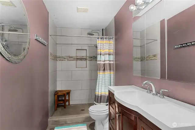 2nd Dwelling's main level 3/4 bath