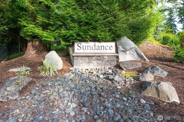 Klahanie is known for its walkable streets, beautiful parks, and friendly neighborhood atmosphere. Enjoy easy access to scenic walking trails, green spaces, and community playgrounds.