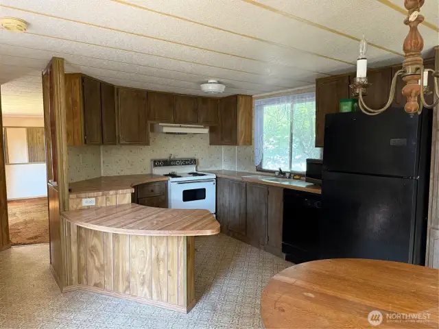 Spacious kitchen for preparing that special meal!