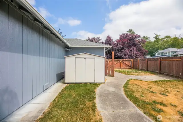 Storage Shed Stays with home.