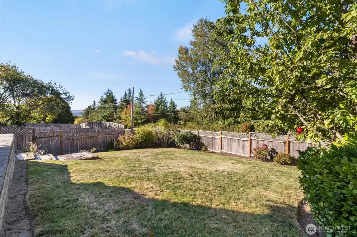 The fully-fenced yard is easy to maintain and has just enough room to garden.  You really feel this home's nearly 8,000sf lot in this space.