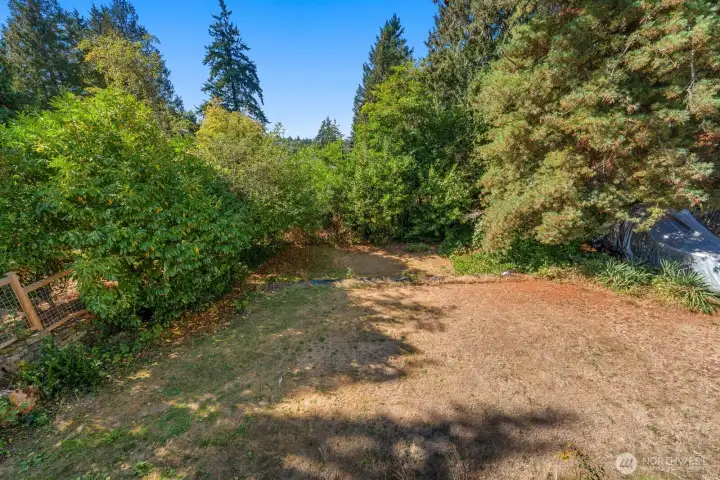 Tiered Lot extends one more level to the fence.