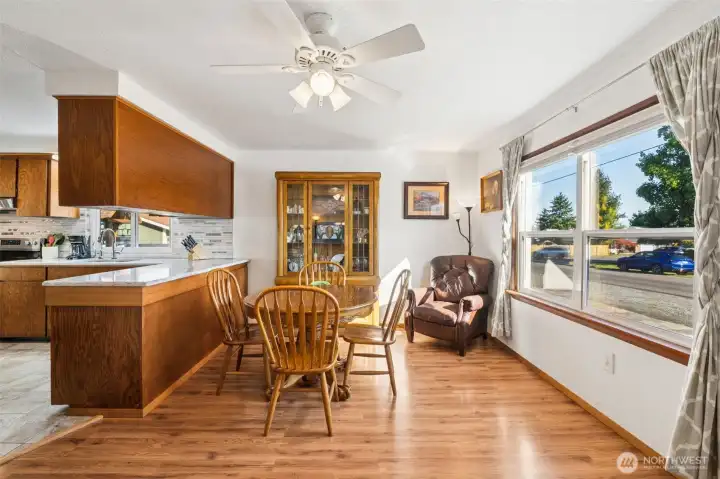 The large west facing window in the dining area make this room bright & enjoyable.