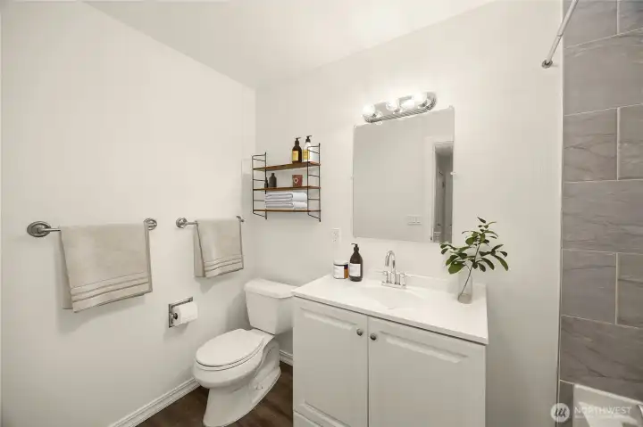 Full bathroom (virtually staged)