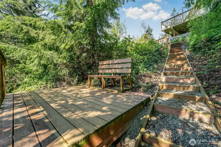 Make this your wonderful weekend getaway or enjoy lake life every day!