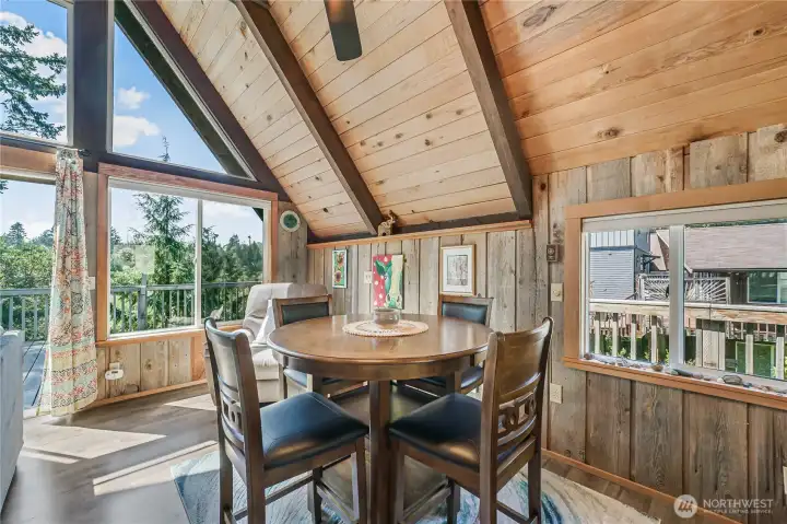 Great dining area in this beautiful light and bright space!