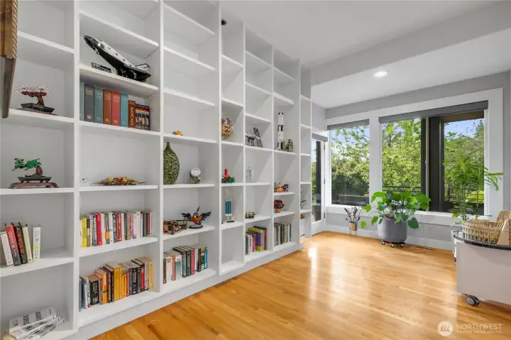 One of three guest rooms, this room opens to the deck and yard and makes a fantstic flex space and a wonderful spot for readers and collectors.