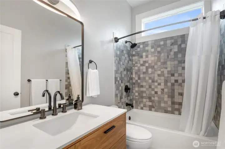 The full guest bath provides wonderful storage for your necessities.