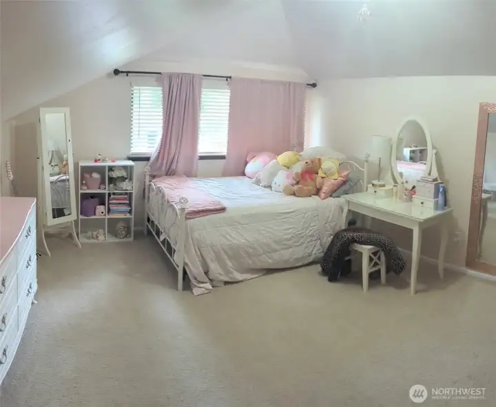 Upstairs bedroom 1