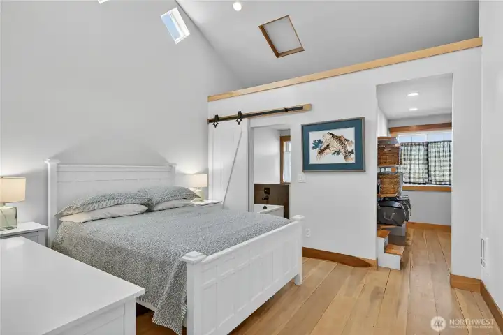 Gorgeous Primary Bedroom! Walk-in Closet, wood flooring, huge ensuite!