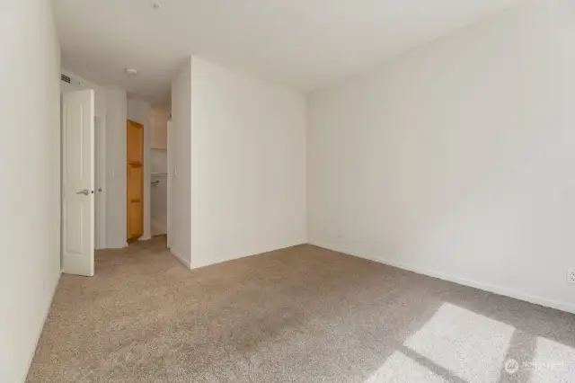 primary leading to walk-in closet and private bath