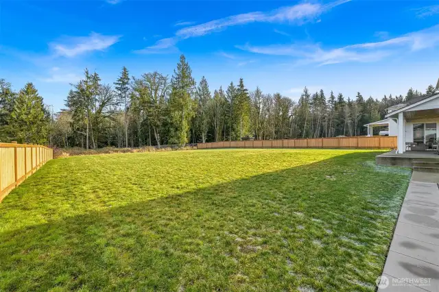 The canvas you've been waiting for!  A fully fenced, flat backyard backing to community greenbelt.