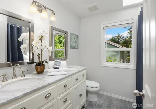 Full bathroom on the second floor.