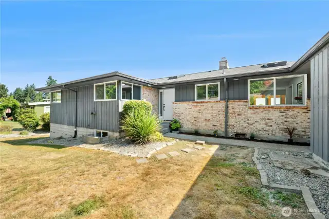 Mid Century Modern feel