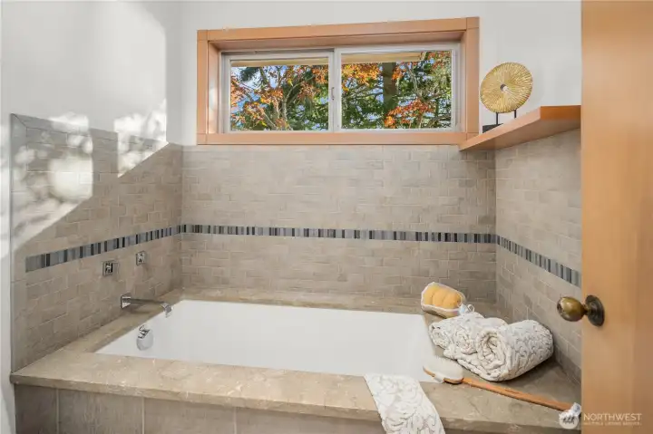 Nice soaking tub.