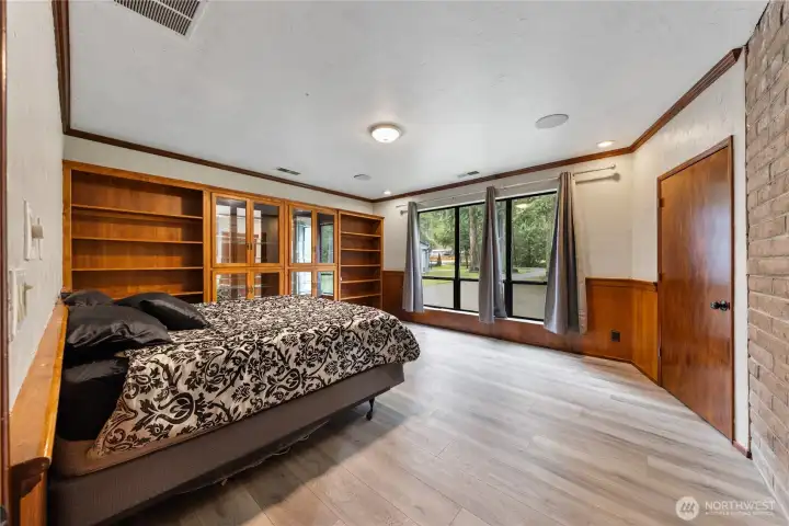 2nd guest BR w/ a walk-in closet. This BR is directly across from main bath