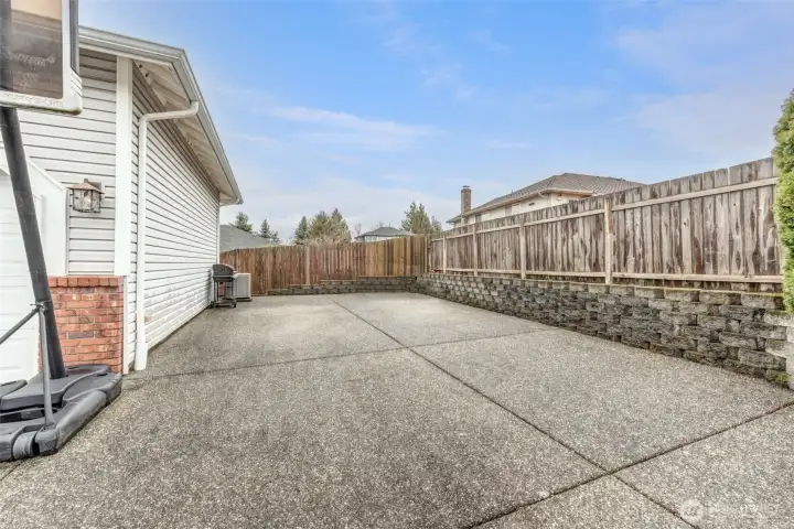 Potential for RV or Toy Parking and lots of room to make the turn from the driveway.