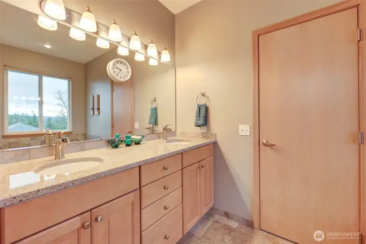 The immaculate bathroom is also spacious!