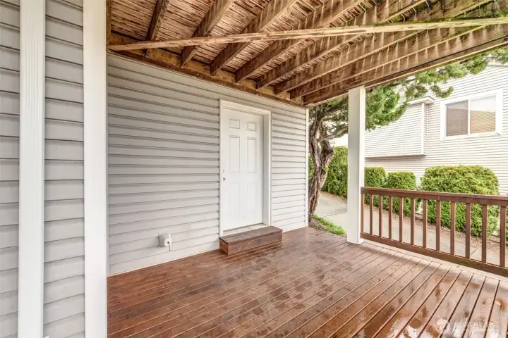 Door to the walk-in shop is found on the lower deck.