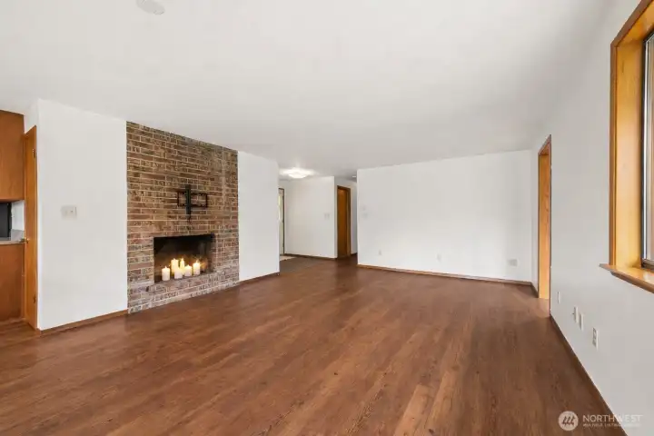 Living room w/o staging