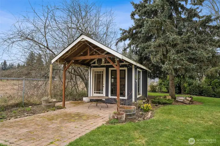 How cute is this? Perfect studio, work space, anything!