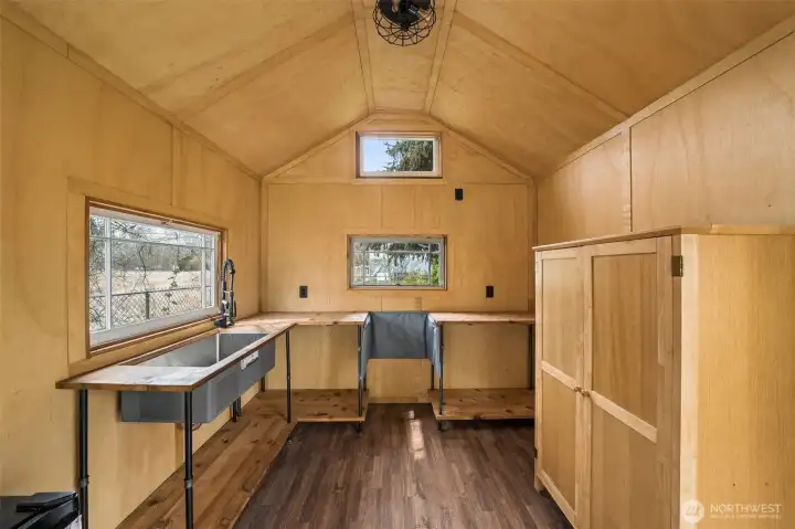 Another view of the outbuilding.